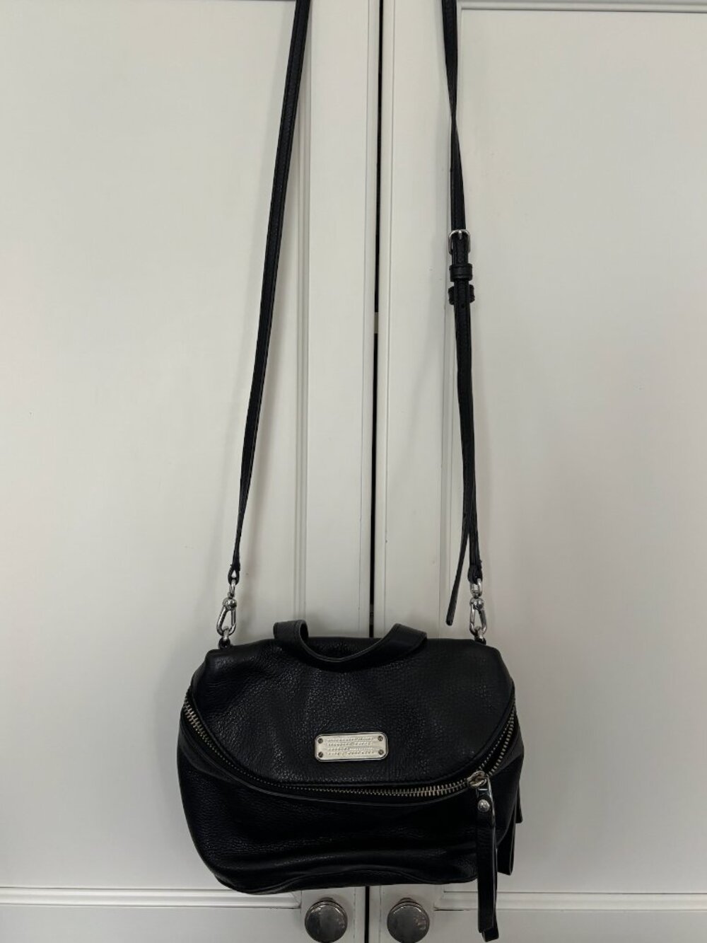 MARC BY MARC JACOBS - black pebbled leather crossbody bag